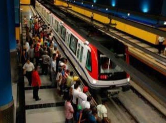 Metro de Santo Domingo restablece servicio tras falla eléctrica y disponen transporte gratuito