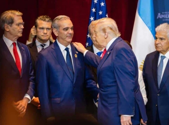 Trump califica a Abinader como «un gran hombre» y destaca labor de embajadora de EE. UU. en RD