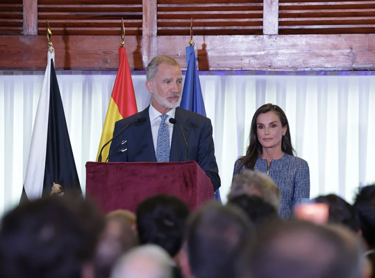 Felipe VI ha pasado de invocar la «extraordinaria complejidad» de la crisis migratoria a proclamar que la soberanía española es «indiscutible»