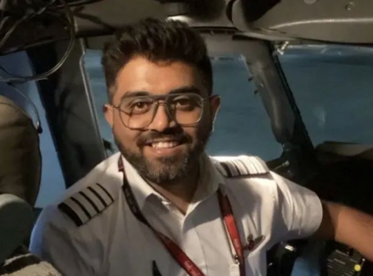 El piloto indio apuñalado en un vuelo con destino a Israel al que califican de héroe