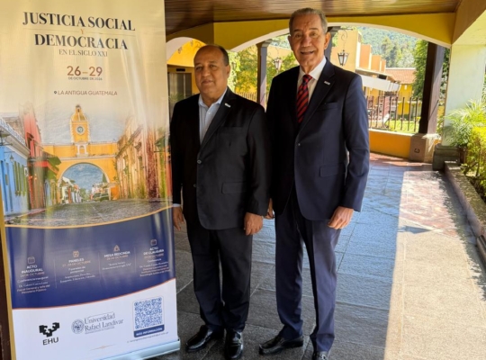 Universidad del País Vasco reconoce a Franklin García Fermín por sus aportes a la consolidación de la Red Latinoamericana de Posgrado