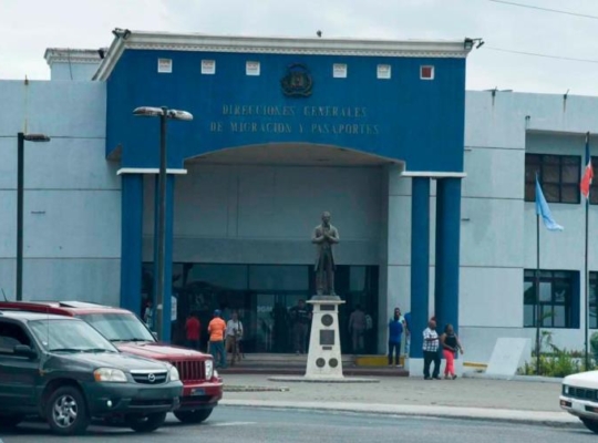 ALERTA EN EL AILA: Inspector de Migración cae acusado de facilitar salida irregular de personas con impedimento