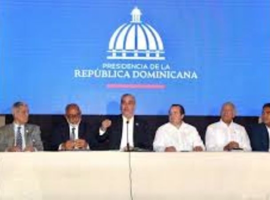 Abinader presenta balance de fondos de Aerodom; veedores sitúan ejecución de obras en 35 %