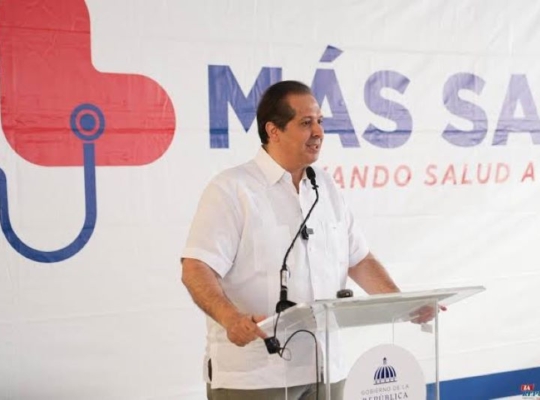 Víctor Atallah impulsa jornada “Más Salud y Bienestar” para fortalecer la prevención y el cuidado del personal de Salud Pública