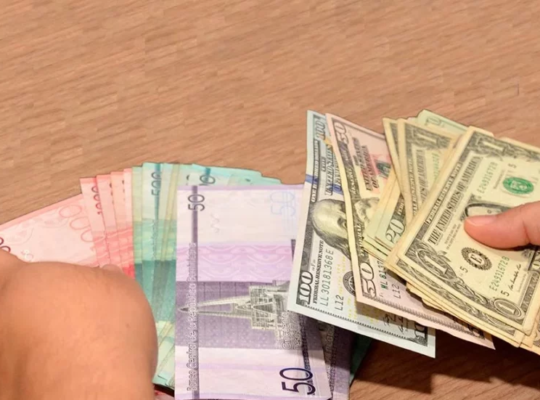 Alza del dólar encarece las compras por internet y golpea el poder adquisitivo de los dominicanos